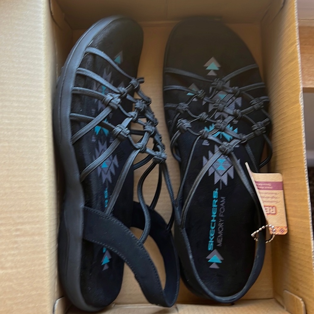NWT✨ Sketchers sandals